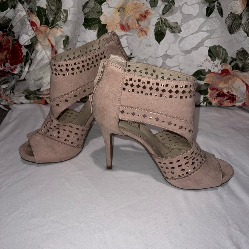 Pink Heels - Picture 7 of 10